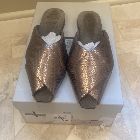 Brand new In package Brunello Cucinelli gold embossed slides sz 37.5 - Picture 3 of 5